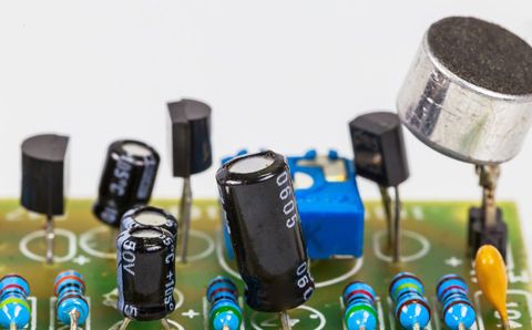 無功補償電容器漏油，可以繼續使用嗎？